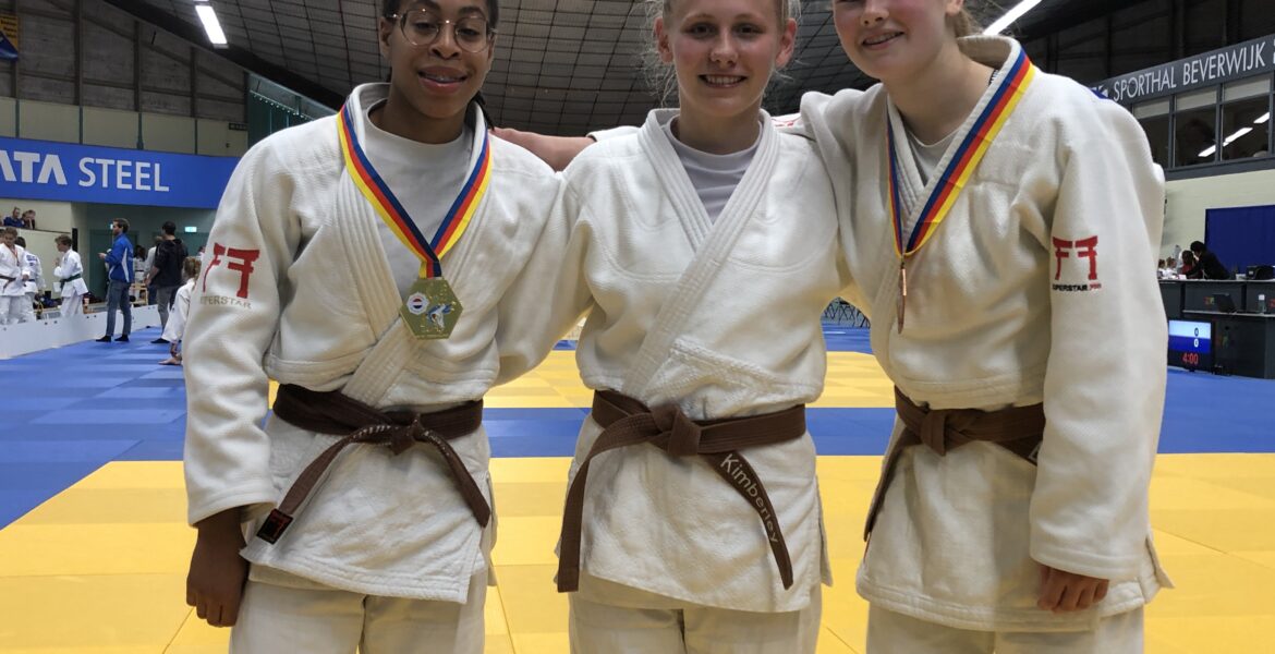 kampioenschap van Noord-Holland tot 18 jaar 2021 met goud voor Maira Medema en brons voor Estrella Otte