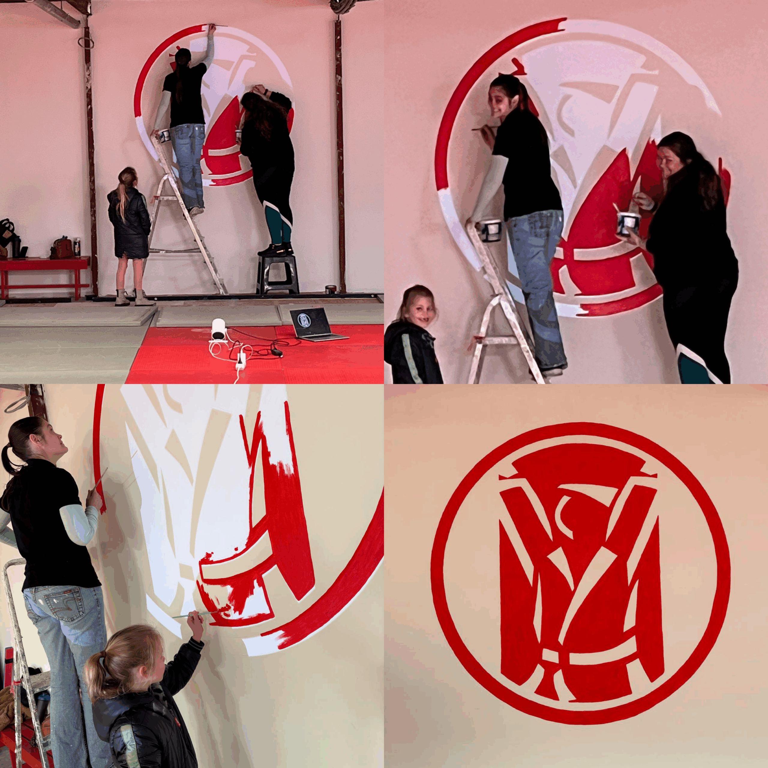 Het nieuwe logo staat op de muur